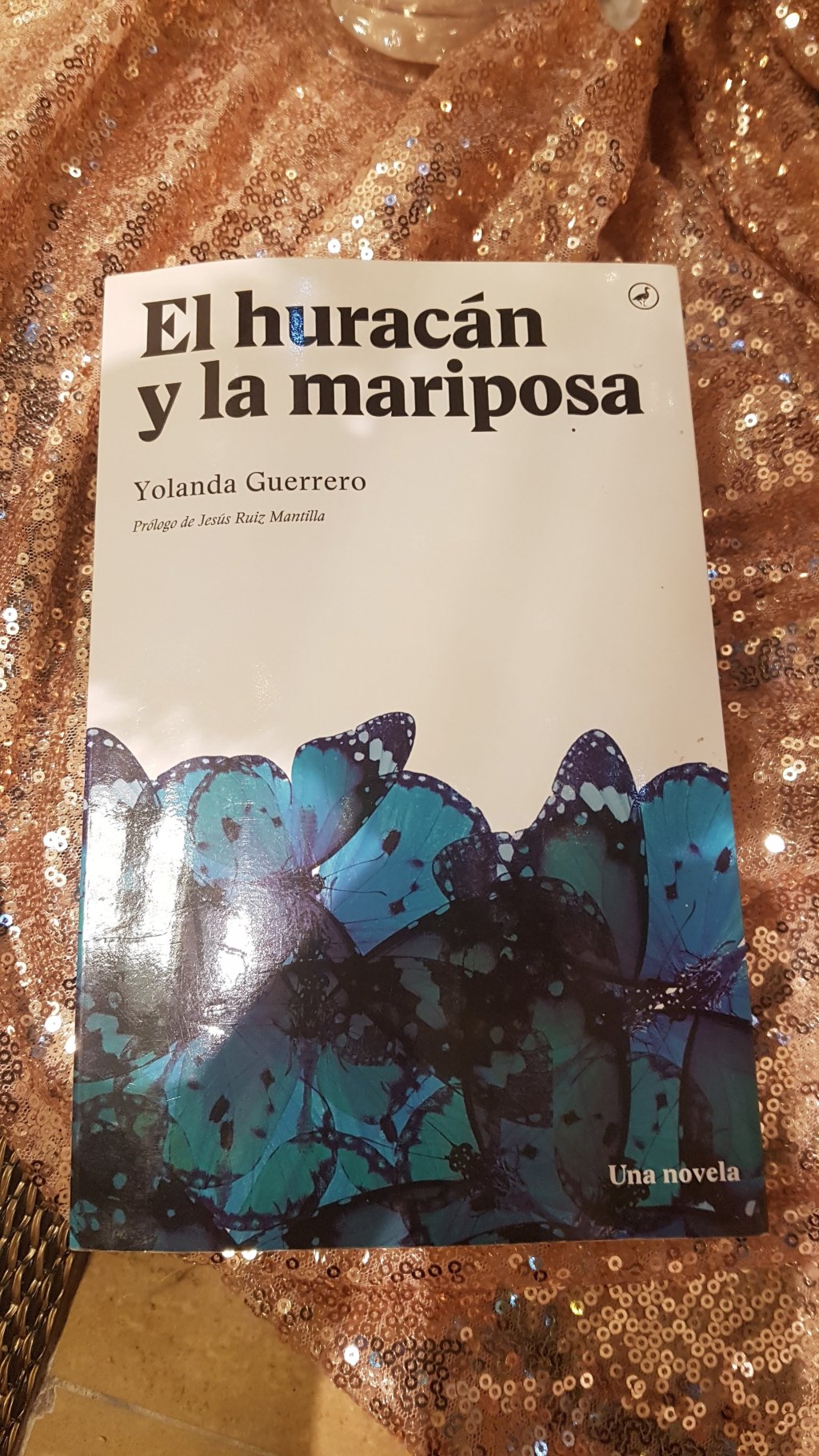 Dedicado a la novela «El huracán y la mariposa»(de la escritora y periodista Yolanda Guerrero).
